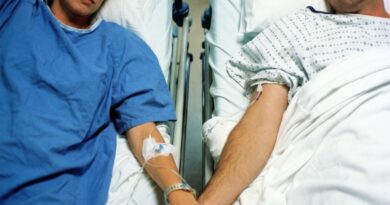 Dlačica na bradi kod žena: šta znači, zašto se pojavljuje i kada je važno obratiti pažnju