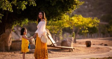 Odrastanje pod reflektorima: kako mladi grade identitet uprkos pritisku javnosti