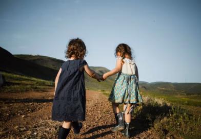 Kada kontrola preraste u tajne: Priča o finansijskoj izolaciji i poverenju