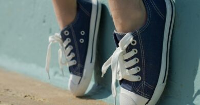 Tragovi od čarapa na nogama: Kada su bezazleni, a kada mogu ukazivati na zdravstveni problem