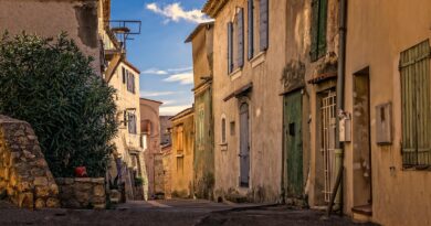 Skrivena porodična tajna: Novac i pismo iz bakinog dušeka koje je promenilo sve Skrivena porodična tajna: Novac i pismo iz bakinog dušeka koje je promenilo sve