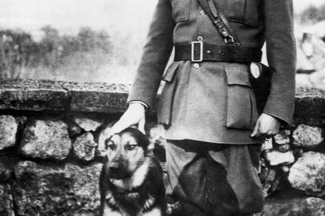 Retka fotografija mladog Josipa Broza Tita iz 1928. otvara priču o radničkoj borbi i istorijskim prekretnicama