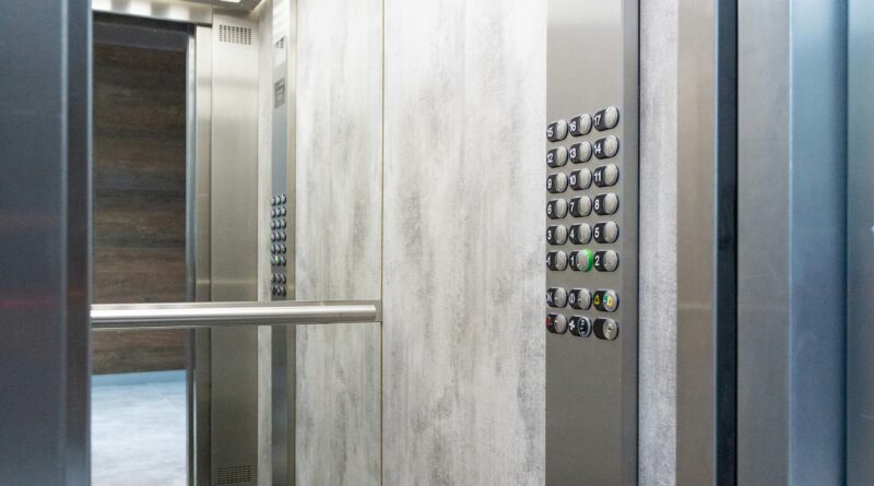 Susret u liftu koji je promenio sve: priča o strahu, poverenju i nepoznatom