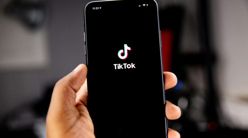 Nestanak novca s TikTok profila izazvao pažnju javnosti: Slučaj Fikreta Hadžića pod istragom