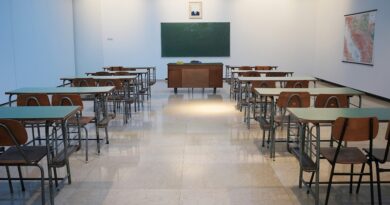 Direktorka škole pozvala je majku nakon što je otkrila šta je njena ćerka tajno uradila za školskog druga