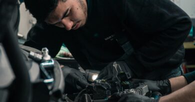Popravio je automobil starici bez novca i izgubio posao, a nekoliko dana kasnije saznao je istinu koja mu je promijenila život
