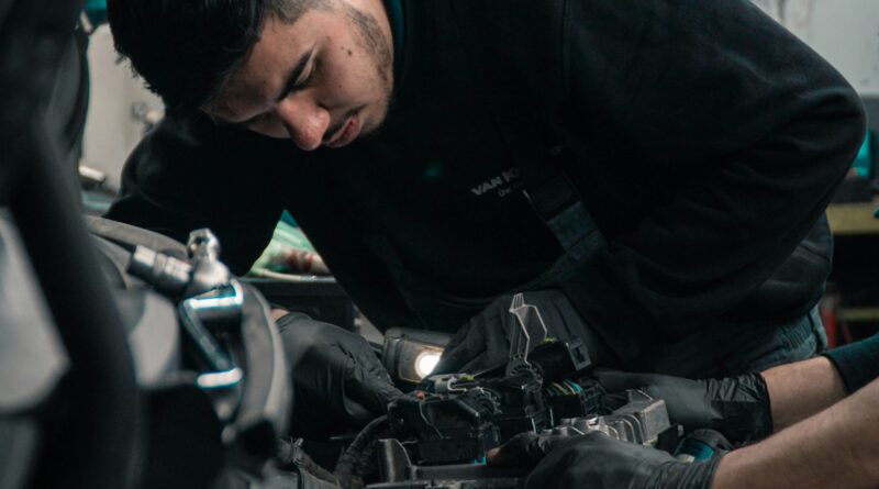 Popravio je automobil starici bez novca i izgubio posao, a nekoliko dana kasnije saznao je istinu koja mu je promijenila život Popravio je automobil starici bez novca i izgubio posao, a nekoliko dana kasnije saznao je istinu koja mu je promijenila život