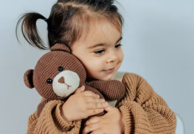 Ostavila je bebu na mom pragu i rekla: „Vas sam izabrala“ – 11 dana kasnije saznala sam zašto