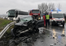 Teška nesreća u Mladenovcu: Poginuo vozač „audija“, više putnika iz autobusa povređeno
