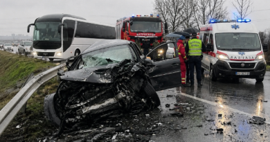 Teška nesreća u Mladenovcu: Poginuo vozač „audija“, više putnika iz autobusa povređeno