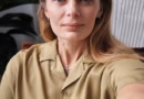 Kada je Laura poslala običan selfi iz spavaće sobe svom suprugu Danielu, verovala je da će dobiti nežnu poruku od muža koji se, kako je tvrdio, nalazio na poslovnom putu u Čikagu. Kada je Laura poslala običan selfi iz spavaće sobe svom suprugu Danielu, verovala je da će dobiti nežnu poruku od muža koji se, kako je tvrdio, nalazio na poslovnom putu u Čikagu.