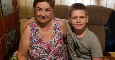Sedmogodišnji Lukas rekao je učiteljici da mu baka noću vezuje ruke: Policija je u sobi zatekla prizor koji je otvorio nova pitanja