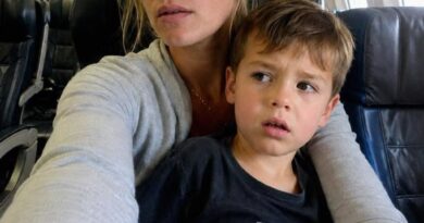 Sa sinom je ušla u avion da iznenadi muža pilota: Onda je preko razglasa čula kojoj ženi obećava brak