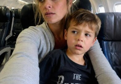 Sa sinom je ušla u avion da iznenadi muža pilota: Onda je preko razglasa čula kojoj ženi obećava brak