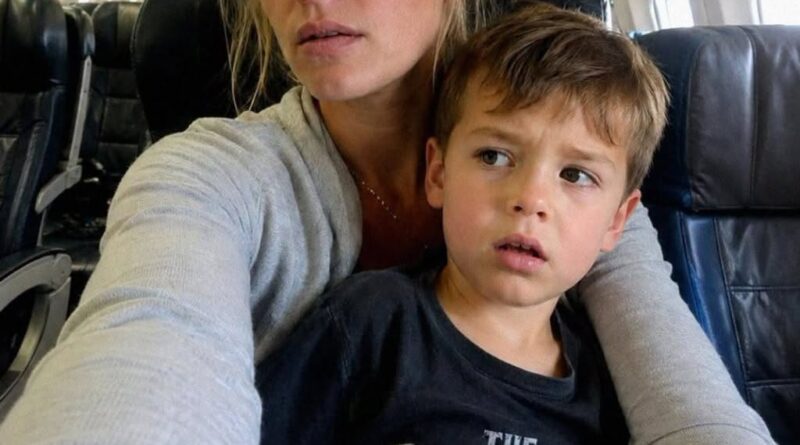 Sa sinom je ušla u avion da iznenadi muža pilota: Onda je preko razglasa čula kojoj ženi obećava brak