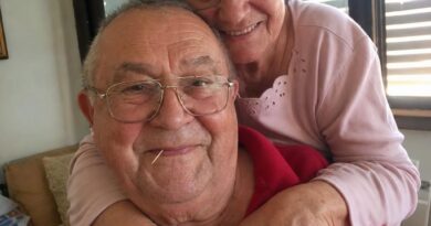 Nepoznata žena ostavila je komentar ispod porodične fotografije: Tajna koju je Robert čuvao 58 godina promenila je sve