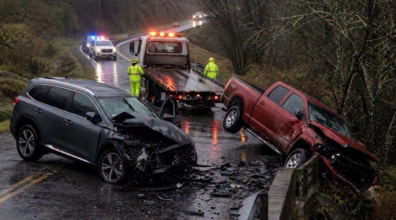 Teška saobraćajna nesreća kod Priboja: U sudaru učestvovala tri automobila, više osoba povređeno