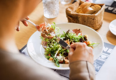 Menadžerka je pokušala da izbaci samohranog oca iz restorana, a onda je saznala ko je on