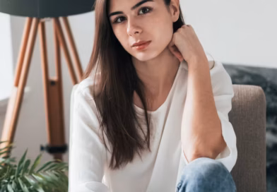 Godinama je mislila da je snaha teret njenom sinu — a onda je u njegovom sefu otkrila istinu