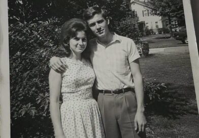 Baka je decenijama ćutala o letu 1968. godine: Čovek sa starom fotografijom otkrio je razlog