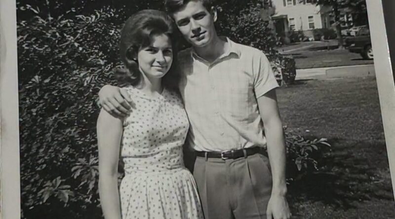Baka je decenijama ćutala o letu 1968. godine: Čovek sa starom fotografijom otkrio je razlog